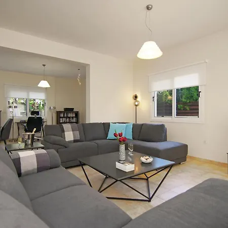 Cleopatra איה נאפה