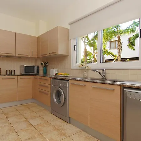 Cleopatra * איה נאפה