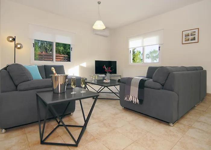 Cleopatra Vila Ayia Napa